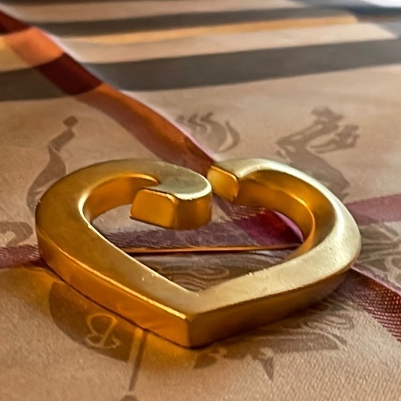 VINTAGE Gold Plated Large Heart Brooch - Picture 10 of 11